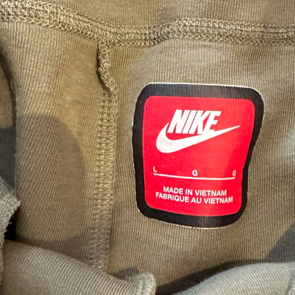 SOLD 🩷🩷 Nike TECH size large excellent condition!! - Picture 2 of 2